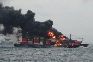 இலங்கை கடற்பரப்பில் தீவிபத்துக்குள்ளான கப்பல்! - உயர்நீதிமன்றில் தாக்கல் செய்யப்பட்ட மனு