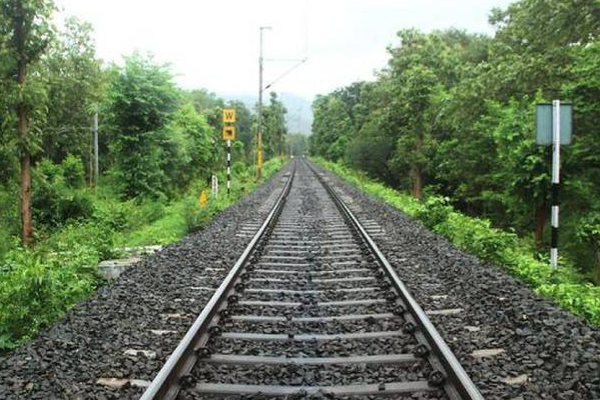 கொட்டகலையில் ரயிலில் மோதி பரிதாபமாக உயிரிழந்த நபர்! | Person Died Hit By A Train In Kotagala