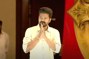 ஓட்டுக்கு பணம் வாங்க விடாதீர்கள் - மாணவர்களிடம் கோரிக்கை வைத்த நடிகர் விஜய்..!