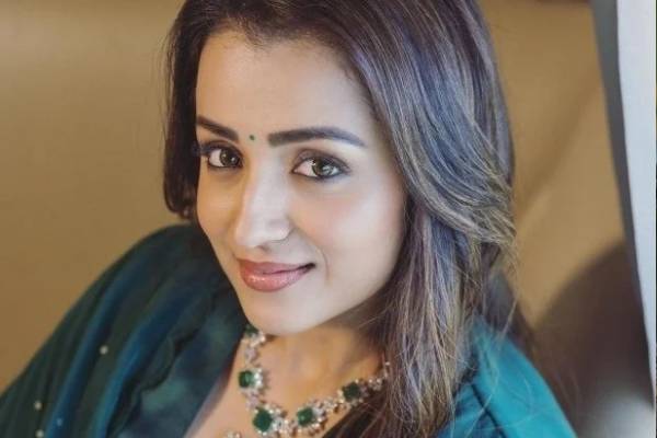 லியோ படத்தின் வெற்றிக்கு பிறகு சம்பளத்தை தாறுமாறாக உயர்த்தும் திரிஷா.. எவ்ளோ தெரியும் | Actor Trisha Increase Salary