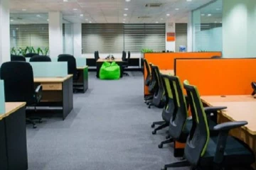 இலங்கையில் இரண்டு இலட்சம் பேர் வேலையை இழக்கும் அபாயம்! வெளியான தகவல்