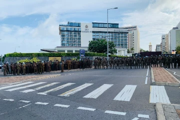 ஊரடங்கும் நீக்கப்பட்டது - ஸ்தம்பிக்கப் போகும் கொழும்பு! அதி உயர் பாதுகாப்பு வலயத்திற்குள் முக்கிய பகுதிகள் (Video)