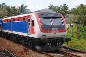 லொறி ஒன்று ரயிலுடன் மோதி விபத்து ; பெண் பலி