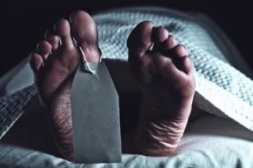 සඟවා තිබූ ආයුධ පෙන්වීමට ගිය පාතාල කල්ලී සාමාජිකයාට වුණ නොසිතූ ඇබැද්දිය..