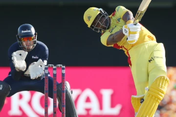 அவுட் ஆஃப் ஸ்டேடியம்! பிராவோ அடித்த 106 மீற்றர் சிக்ஸர் (வீடியோ)