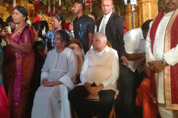 சென்னையில் விமர்சையாக நடந்த ஜீவன் தொண்டமானின் திருமண விழா: ரணிலும் பங்கேற்பு! | Jeevan Thondaman Marriage சென்னையில் விமர்சையாக நடந்த ஜீவன் தொண்டமானின் திருமண விழா: ரணிலும் பங்கேற்பு! | Jeevan Thondaman Marriage