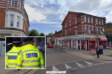 பிரித்தானியாவில் பாதசாரிகள் மீது பாய்ந்த கார்: 52 வயது தாய் உயிரிழப்பு, மகள் படுகாயம்