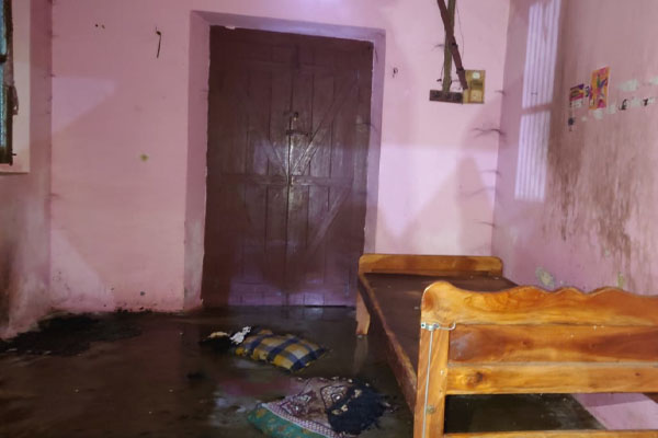 யாழில் மருத்துவர் வீட்டுக்குள் நுழைந்த கும்பலின் அட்டூழியம் | Atrocity Of Entered The Doctor S House In Jaffna