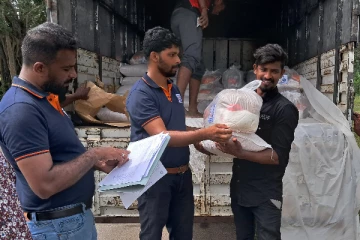 வெள்ளத்தில் பாதிக்கப்பட்ட மக்களுக்கு உலர் உணவு பொருட்கள் வழங்கி வைப்பு (Photos)