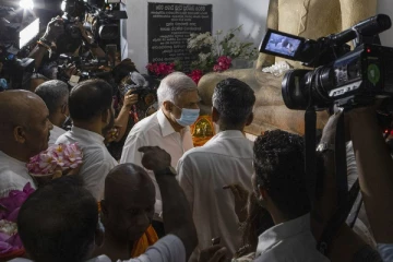 வரலாற்று தவறை சரிசெய்யும் தீவிர முயற்சியில் ஜனாதிபதி ரணில்