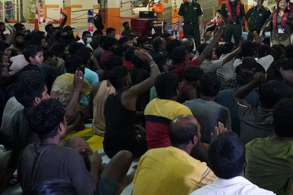 கனடாவுக்கு சட்டவிரோதமாக பயணித்த தமிழர்கள் நாடு திரும்ப விருப்பம் - முதற்கட்டமாக 152 பேருக்கு பயணவசதி | 152 Sri Lankan Migrants Return Home Vietnam கனடாவுக்கு சட்டவிரோதமாக பயணித்த தமிழர்கள் நாடு திரும்ப விருப்பம் - முதற்கட்டமாக 152 பேருக்கு பயணவசதி | 152 Sri Lankan Migrants Return Home Vietnam