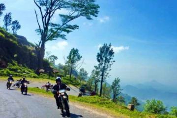 நிர்வாணமாக மோட்டார் சைக்கிளில் சென்ற இளைஞர்; பொலிஸார் திகைப்பு!