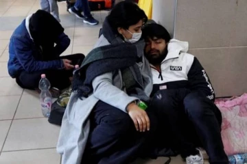 உக்ரைனில்  கடும் குளிரிலும், பசியிலும் தவிக்கும்  500  இந்தியர்கள்