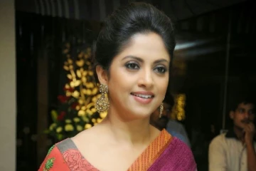 மகள்களுக்கு தங்கை போல இருக்கும் நதியா! அவரின் கணவர் இப்போ எப்படி இருக்கிறார் என்று பாருங்க