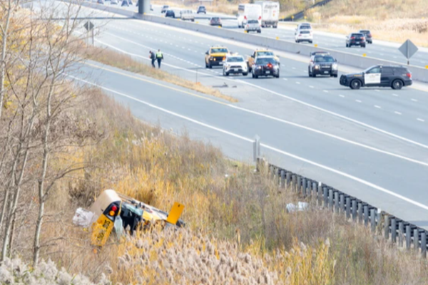 கனடாவில் விபத்துக்குள்ளான பள்ளிப்பேருந்து: பிள்ளைகளுக்கு அதிர்ச்சியை ஏற்படுத்திய சம்பவம் | School Bus Met Accident In Canada 4 Injured