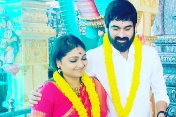 'ரோஜா' பிரியங்கா நல்காரிக்கு திடீரென முடிந்த திருமணம்! பல பிரச்சனைகளுக்கு பின் கரம்பிடித்த ஜோடி