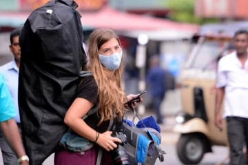 வீசா இன்றி நாட்டில் தங்கியிருப்போருக்கு 500 டொலர் அபராதம்!