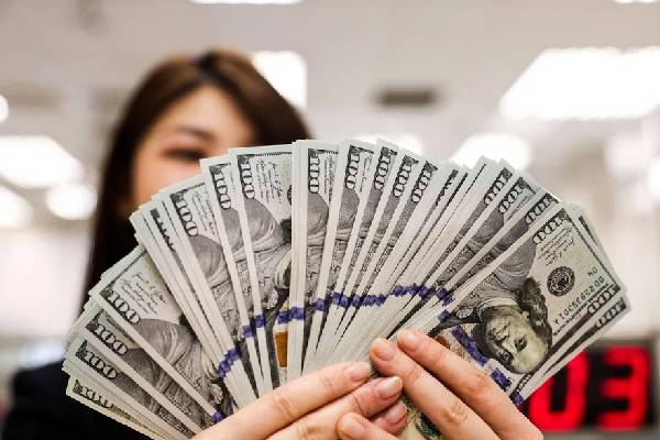 கணவனை ரூ. 1.5 கோடிக்கு காதலிக்கே விற்ற மனைவி! ஏன்னு தெரியுமா? | Wife Sells Husband To Lover For 1 Point 5 Crore