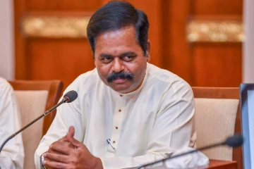 சந்திரகுமார் அணியோடு சேர்ந்து அரசியலிலே செயற்பட முடியாது! சிறீதரன் எம்.பி. திட்டவட்டம்.