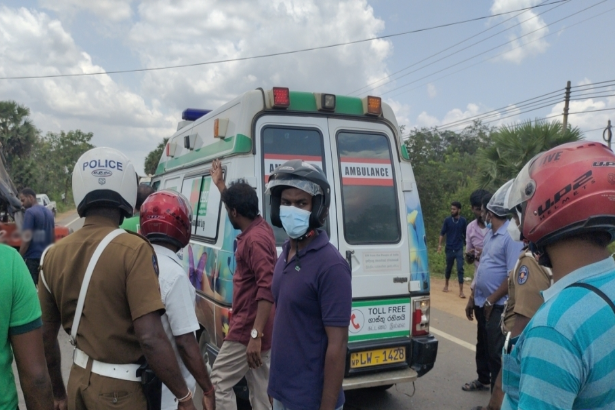 கொழும்பிலிருந்து வவுனியா நோக்கி சொகுசு பேருந்து விபத்து ; ஒருவர் பலி ; பலர் காயம் | Luxury Bus Crashes On Way To Vavuniya