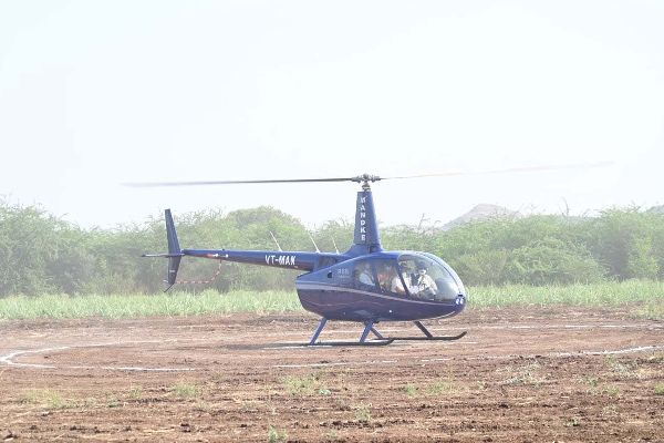 புதிதாக பிறந்த பெண் குழந்தையை வரவேற்க தந்தை செய்த காரியம்! ட்ரண்டிங் காட்சி இதோ | Father Invite Girl Child Helicopter In Tamil
