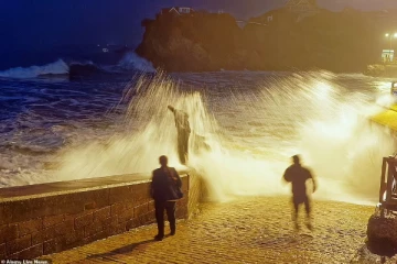 100 மைல் வேகத்தில் தாக்கவுள்ள புயல்., பிரித்தானியாவுக்கு 'சிவப்பு' எச்சரிக்கை!!