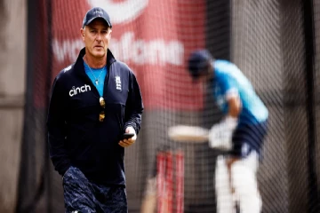 இங்கிலாந்தின் பிரபல கிரிக்கெட் வீரர் காலமானார் : ரசிகர்கள் கடும் சோகம்