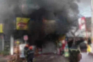 අනුරාධපුර වෙළඳසලකත් ගින්නක් - ඇවිලුණු ගින්න රතිඤ්ඤායි ගිණිකෙළියි පිපිරීමෙන් වේගෙන් පැතිරෙයි