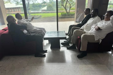 நாடாளுமன்றத்தில் தீவிரமாக ஆலோசனை நடத்திய மைத்திரி மற்றும் எதிர்க்கட்சியினர்