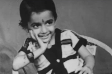 இந்த புகைப்படத்தில் இருக்கும் சிறுமி யார் தெரியுமா.. தெரிஞ்சா ஷாக் ஆகிடுவீங்க