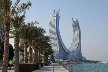 நாடொன்றின் உலக வங்கி கடனை அடைக்கும் பிரபலமான இரு மத்திய கிழக்கு நாடுகள்