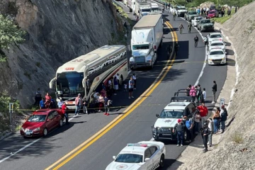 மெக்சிகோ கோரவிபத்தில் 21 பேர் உயிரிழப்பு