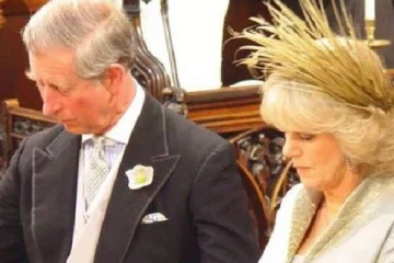 கோபத்தில் கொந்தளித்த பொதுமக்கள்... முக்கிய நாளில் கண்ணீர் விட்டு கதறிய சார்லஸ்- கமிலா தம்பதி