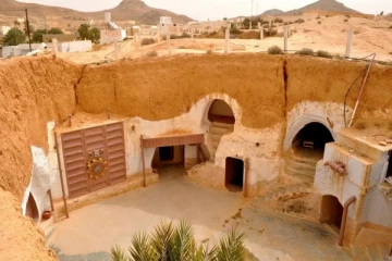 பல தலைமுறைகளாக நிலத்திற்கு அடியில் வாழும் மக்கள்: ஏன் தெரியுமா?