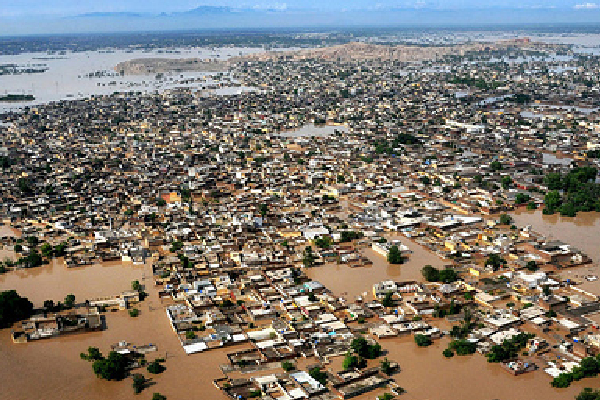 பாகிஸ்தானில் பேரழிவு..! பலி எண்ணிக்கை 1,033 ஆக உயர்வு | Pakistan Flooding Flooding In Pakistan