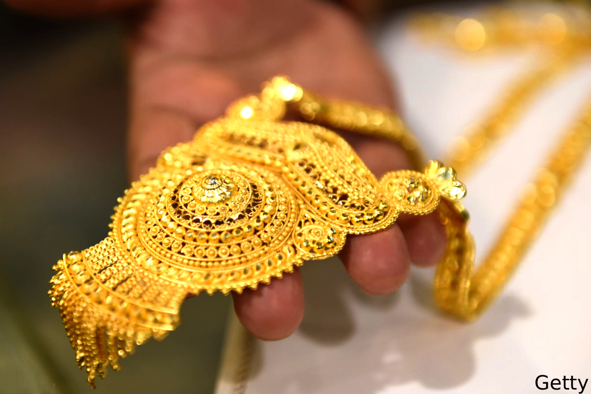 Gold price today India, Silver price crash 2026, US Iran war impact on gold, MCX gold silver rates, Gold ETF crash news, Precious metals volatility, #GoldPrice #SilverCrash #USIranWar #MCXRates #CommodityMarket #PreciousMetals #IndiaBusiness