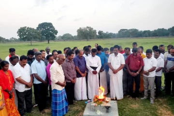 மாவீரர்களுக்கு அஞ்சலி செலுத்தினார் சிறீதரன்