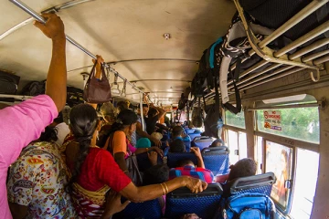 பேருந்தில் பயணித்த பயணி மீது கொடூர தாக்குதல்! சாரதி மற்றும் நடத்துநர் கைது