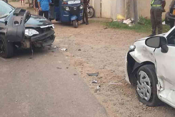 விபத்தில் சிக்கிய அசோக ரன்வலவின் மனைவி | Ashoka Ranwala S Wife Car Accident