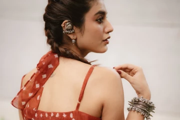 பிரியா வாரியர் அழகிய போட்டோஷூட்