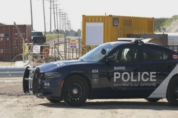 கோர விபத்தில் உயிரிழந்த 6 பேருக்காக இரங்கல் வெளியிட்டு வரும் நகர மக்கள்