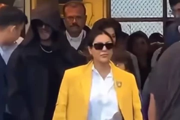 ஆனந்த் அம்பானியுடன் புத்தாண்டு கொண்டாட கிளம்பிய ஷாருக்கான்