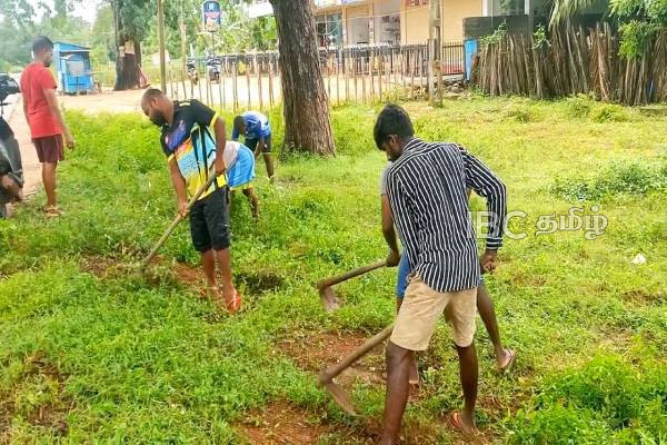 மாவீரர் நினைவு நாளுக்கான சிரமதான பணிகள் முல்லையில் ஆரம்பம்(படங்கள்) | Maaveerar Day Cleninig Work At Alambil