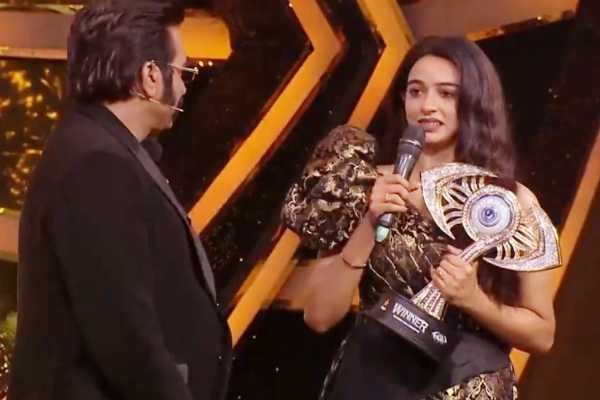 ரூ. 50 லட்சம் பரிசு இருக்கட்டும்!! பிக்பாஸ் 9 டைட்டில் வின்னர் திவ்யா வாங்கிய சம்பளம் இவ்வளவா.. | Bigg Boss Season 9 Winner Divya Ganesh Salary