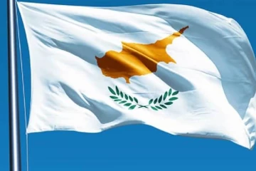 நாட்டின் முழு வரைபடமும் அச்சிடப்பட்டுள்ள தேசிய கொடி.., எந்த நாட்டிற்கு சொந்தமானது தெரியுமா?