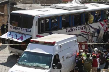 மெக்சிகோவில் சுற்றுலா பயணிகளை ஏற்றிச் சென்ற பேருந்து விபத்து! 19 பேர் பலி
