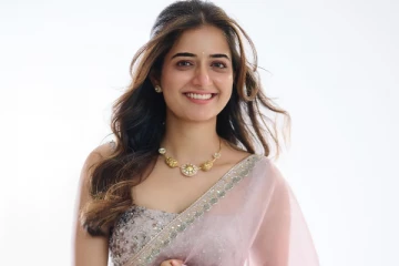 நடிகை ஆஷிகா ரங்கநாத் சேலையில் அழகிய போட்டோஷூட்