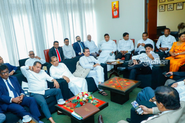 ஹரிணிக்கு எதிரான நம்பிக்கையில்லாப் பிரேரணை! கையெழுத்திட்டார் எதிர்க்கட்சித் தலைவர் | Pm Harini Amarasooriya No Confidence Motion