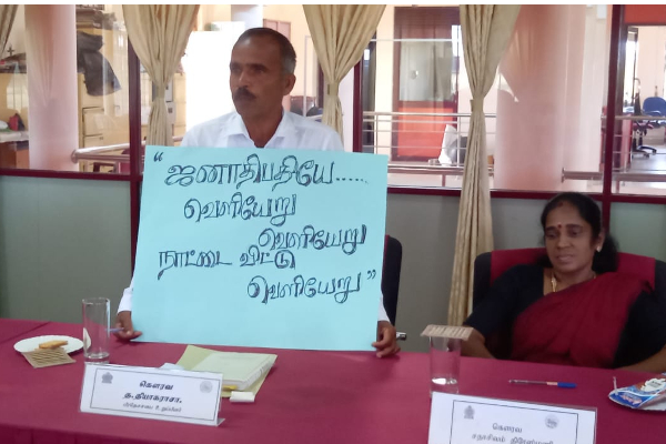 அரசுக்கு எதிராக ஆர்பாட்டத்தில் ஈடுபட்டுள்ள பொதுமக்கள் (Photos) | Civilians Protesting Against The Government