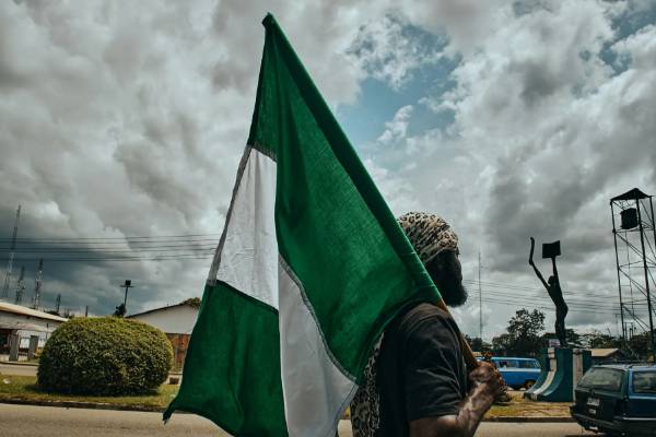 நைஜீரியாவில் ஆயுதமேந்திய கும்பல் அட்டூழியம்: விடிய விடிய நடத்திய தாக்குதலில் 50 பேர் சுட்டுக்கொலை | 50 People Were Killed In The Attack In Nigeria நைஜீரியாவில் ஆயுதமேந்திய கும்பல் அட்டூழியம்: விடிய விடிய நடத்திய தாக்குதலில் 50 பேர் சுட்டுக்கொலை | 50 People Were Killed In The Attack In Nigeria